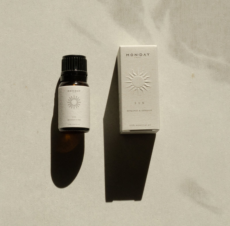 SUN, MOON & MonDay Oil